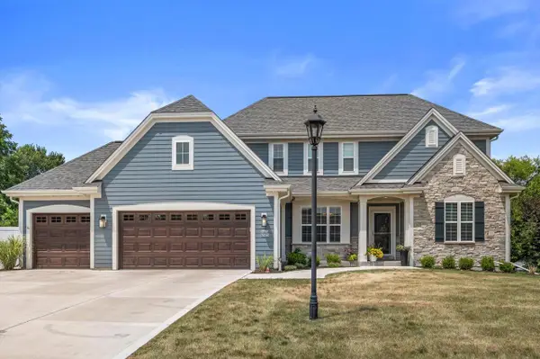 W273N2473 Arlington DRIVE, Pewaukee, WI 53072