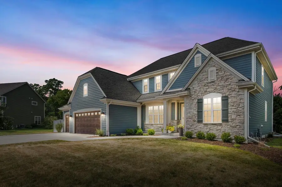 W273N2473 Arlington DRIVE, Pewaukee, WI 53072 - #2