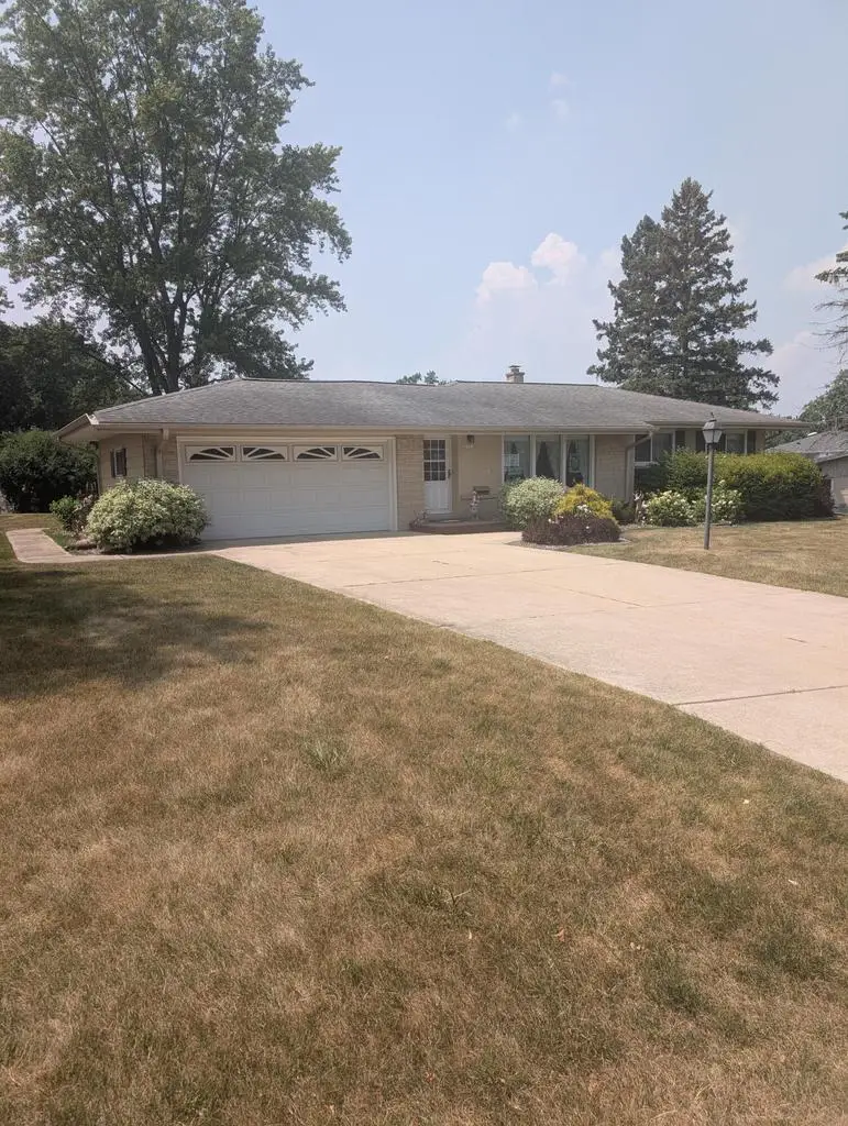 5331 Orchard LANE, Greendale, WI 53129 - #2
