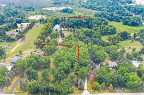 N79W34857 Petersen ROAD, Oconomowoc, WI 53066