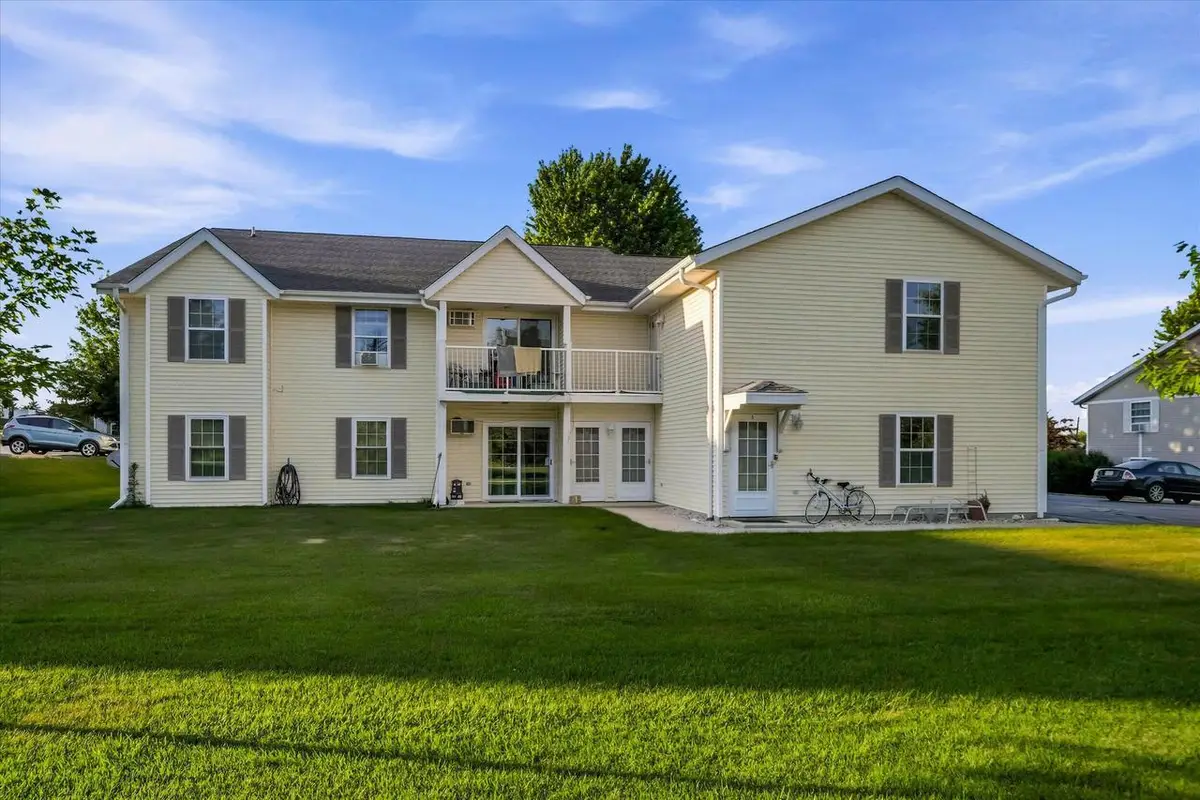 364 Minz Park CIRCLE #5, West Bend, WI 53095 - #1