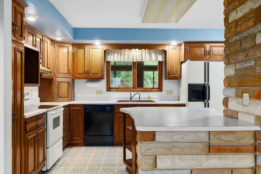 W5748 State Road 33, La Crosse, WI 54601 - #2