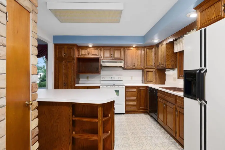 W5748 State Road 33, La Crosse, WI 54601 - #3
