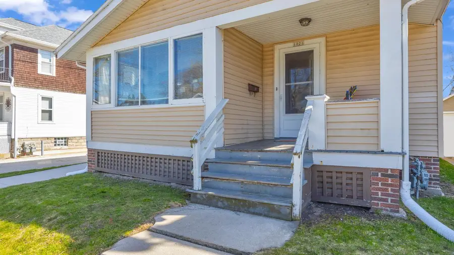 1019 Bluff AVENUE #1021, Sheboygan, WI 53081 - #3