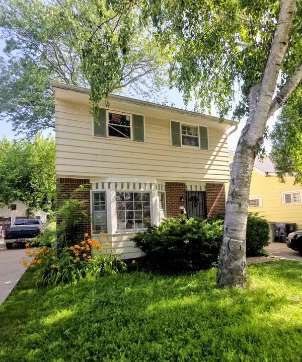 1908 W Fairmount AVENUE, Milwaukee, WI 53209