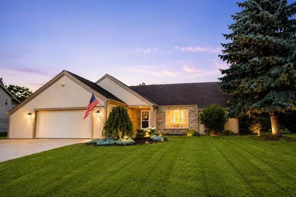 W226N2555 Oakwood LANE, Waukesha, WI 53186