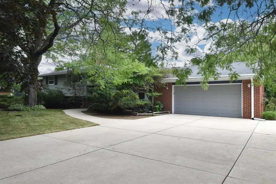6600 N Braeburn LANE, Glendale, WI 53209 - #2
