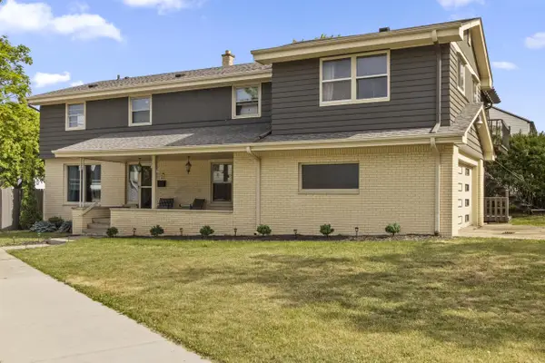 9625 W Metcalf PLACE, Milwaukee, WI 53222