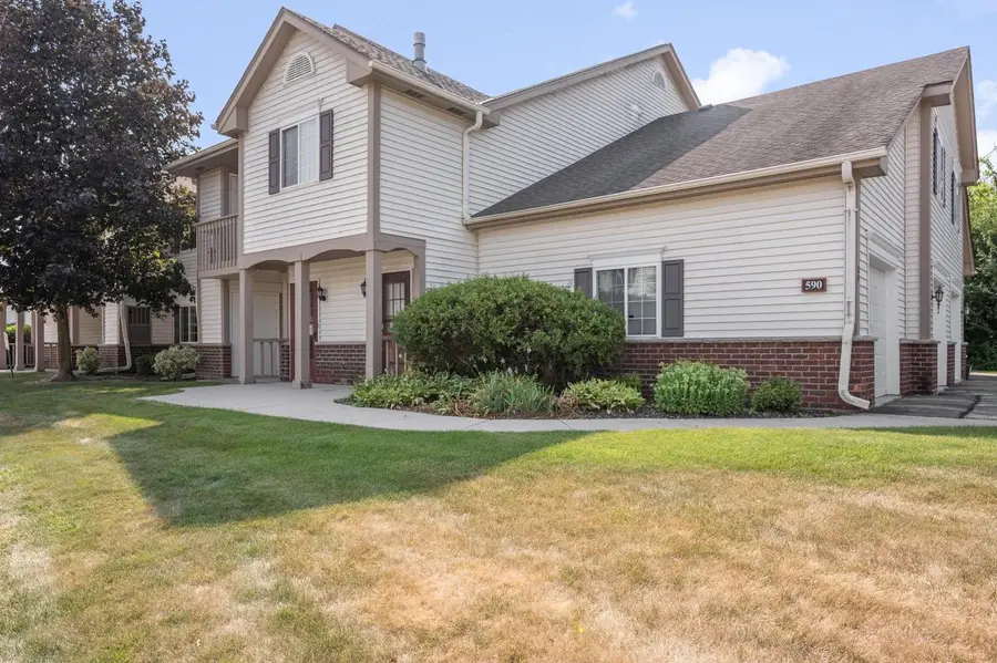 590 Pewaukee ROAD #C, Pewaukee, WI 53072 - #3