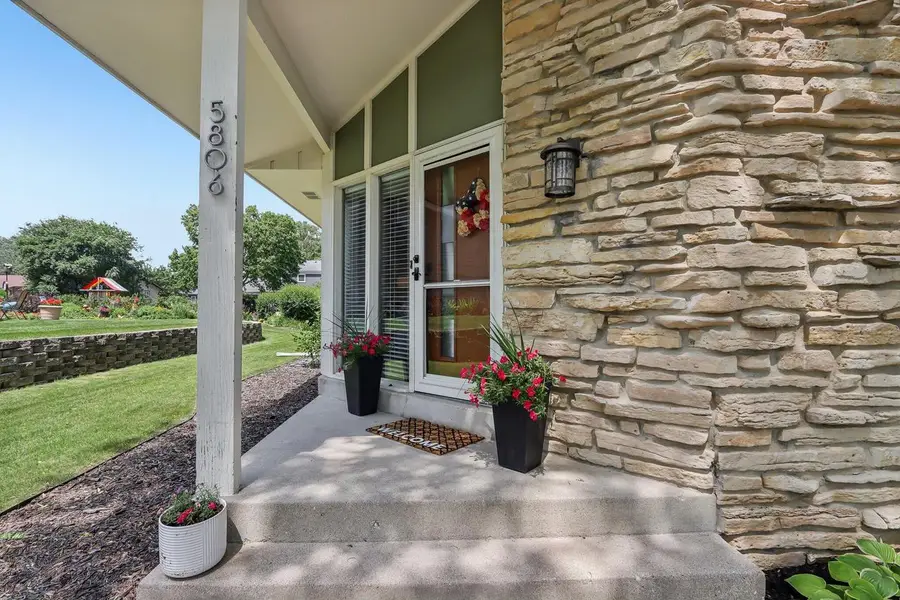5806 Glen Flora DRIVE, Greendale, WI 53129 - #2