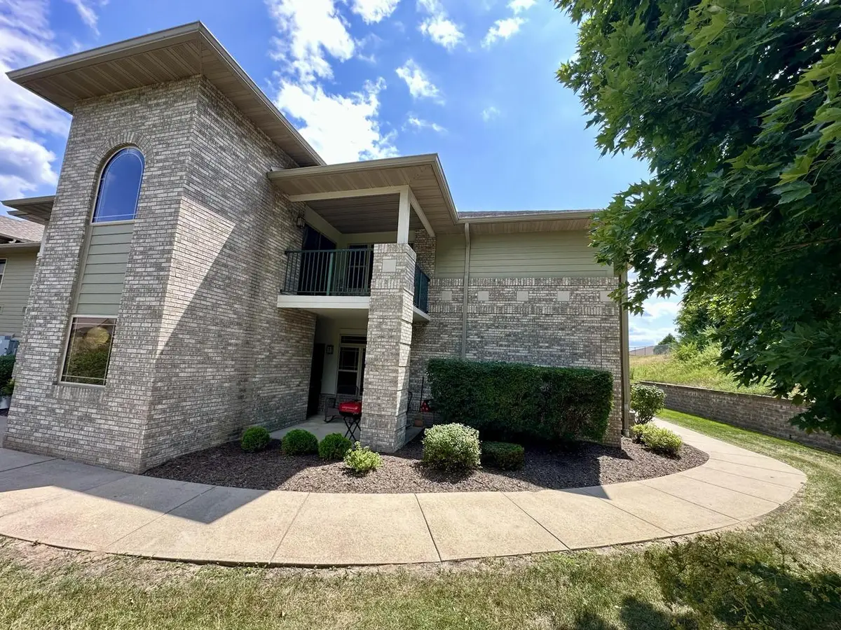 470 N Silverbrook DRIVE #202, West Bend, WI 53090 - #1