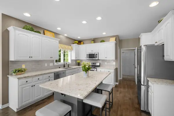 943 E Imperial DRIVE, Hartland, WI 53029