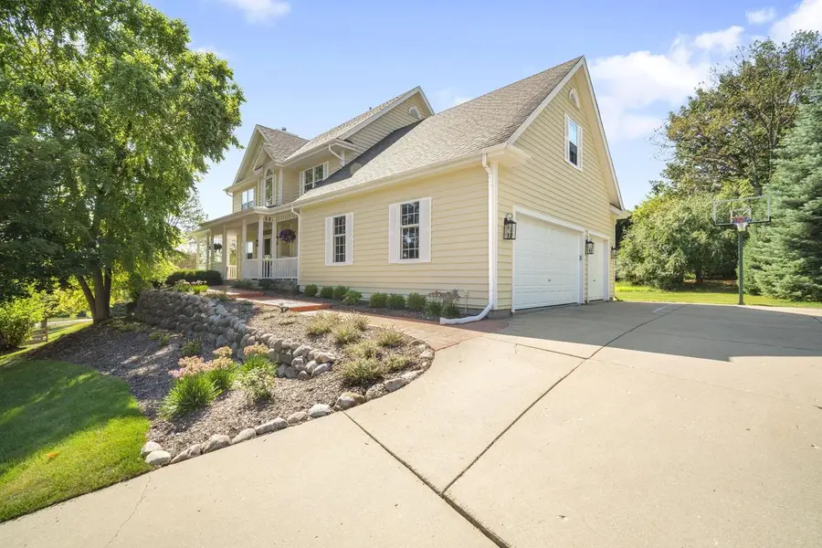 943 E Imperial DRIVE, Hartland, WI 53029 - #2
