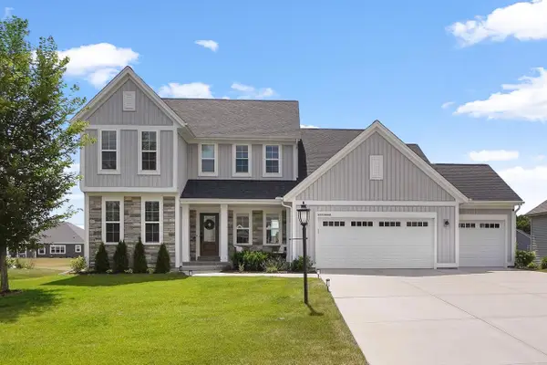 W223N4648 Seven Oaks DRIVE, Pewaukee, WI 53072