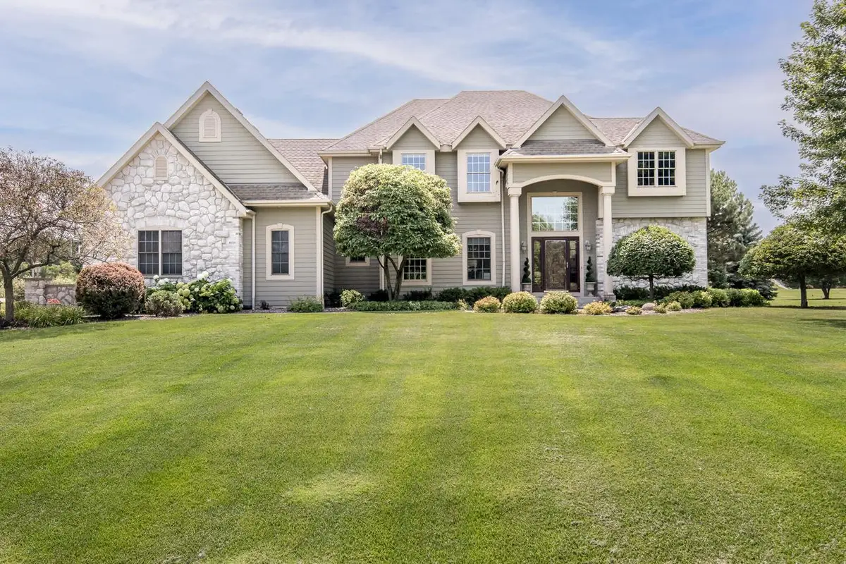 N16W29803 Brookstone CIRCLE, Pewaukee, WI 53072 - #1