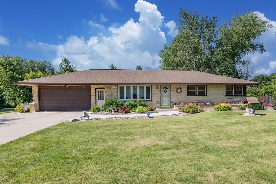 N58W21816 Maclynn DRIVE, Menomonee Falls, WI 53051 - #2
