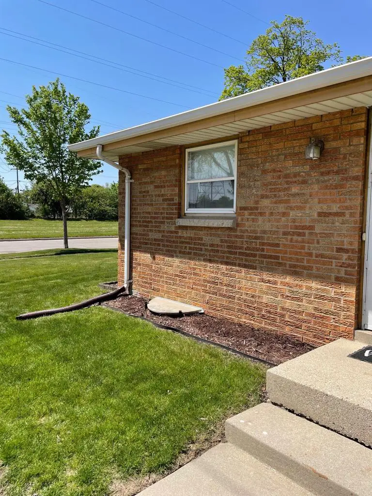 1422 W Van Norman AVENUE, Milwaukee, WI 53211 - #2