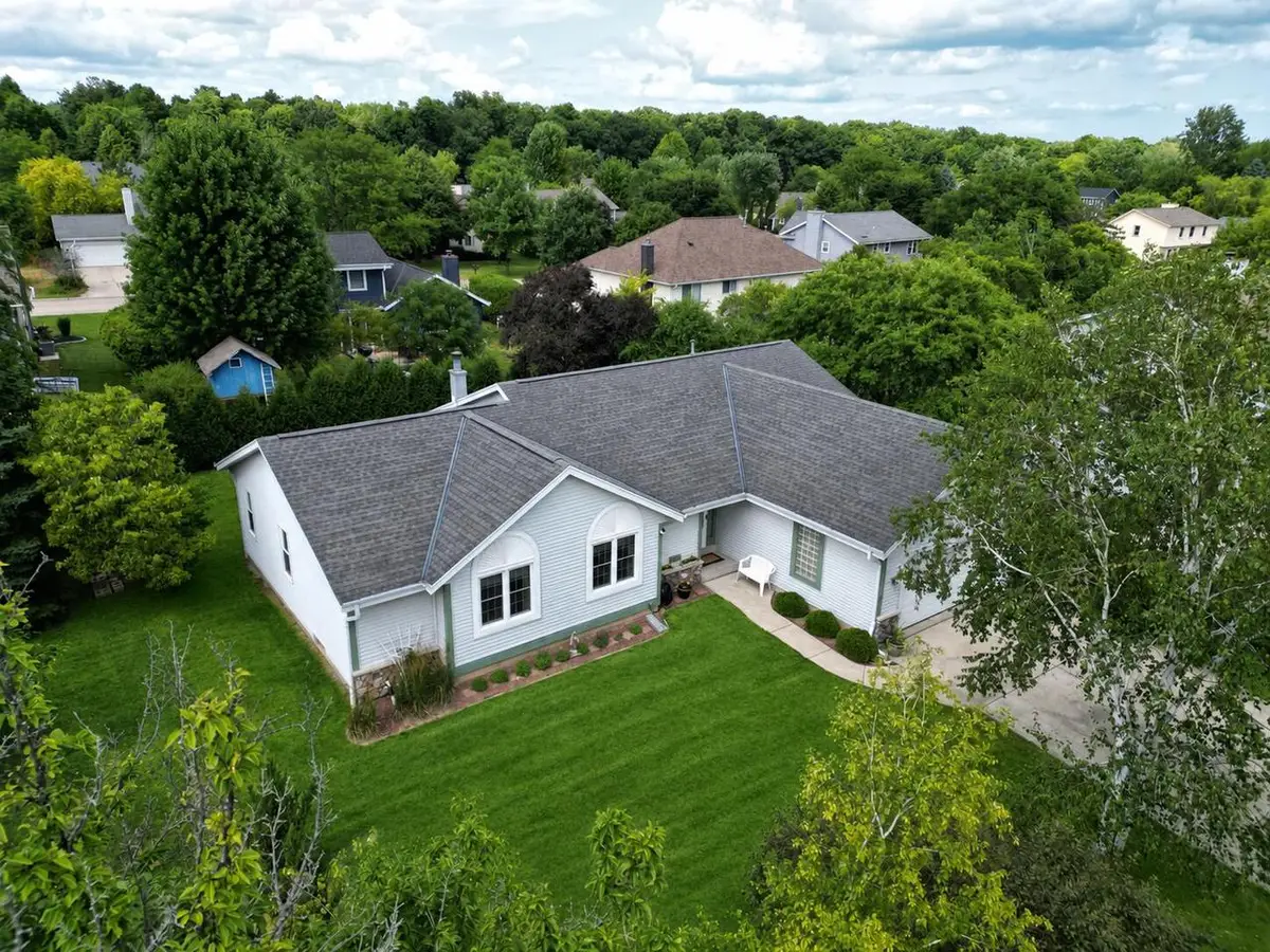 4130 W Thorncrest DRIVE, Franklin, WI 53132 - #1