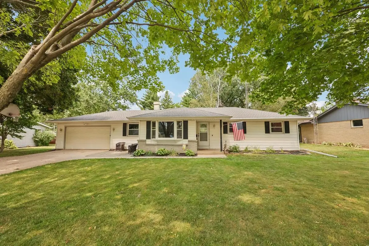 313 W Wisconsin STREET, Delavan, WI 53115 - #1