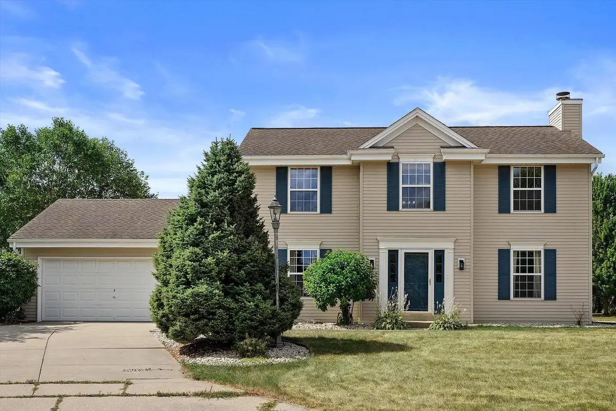 424 North Shore COURT, Pewaukee, WI 53072 - #1