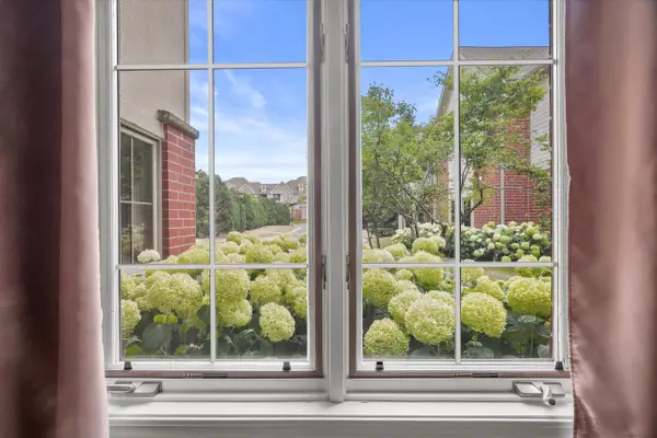 17490 Crest Hill DRIVE #10, Brookfield, WI 53045