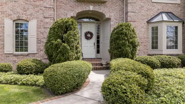 11404 N Justin DRIVE, Mequon, WI 53092