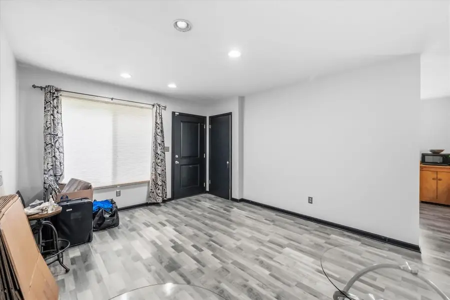 8528 W Potomac AVENUE, Milwaukee, WI 53225 - #3