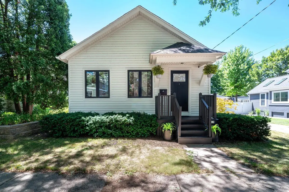 2519 S Superior STREET, Milwaukee, WI 53207 - #1