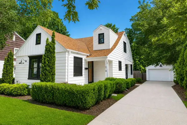 1018 E Hampton ROAD, Whitefish Bay, WI 53217