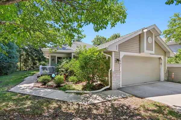 3187 S Waterford COURT, New Berlin, WI 53151