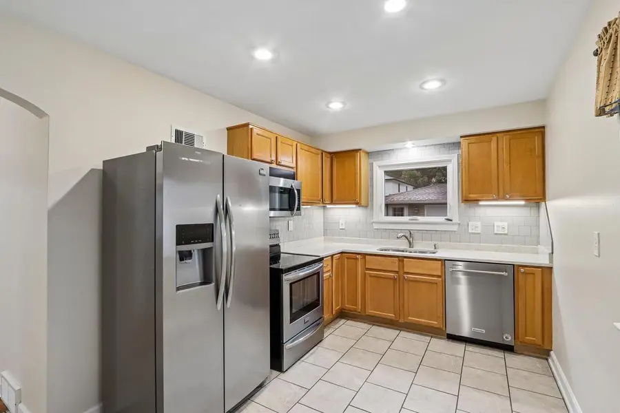 4628 N Hollywood AVENUE, Whitefish Bay, WI 53211 - #2