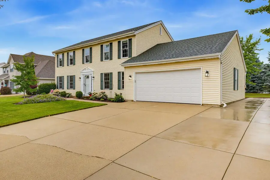 688 W Hickory LANE, Saukville, WI 53080 - #3