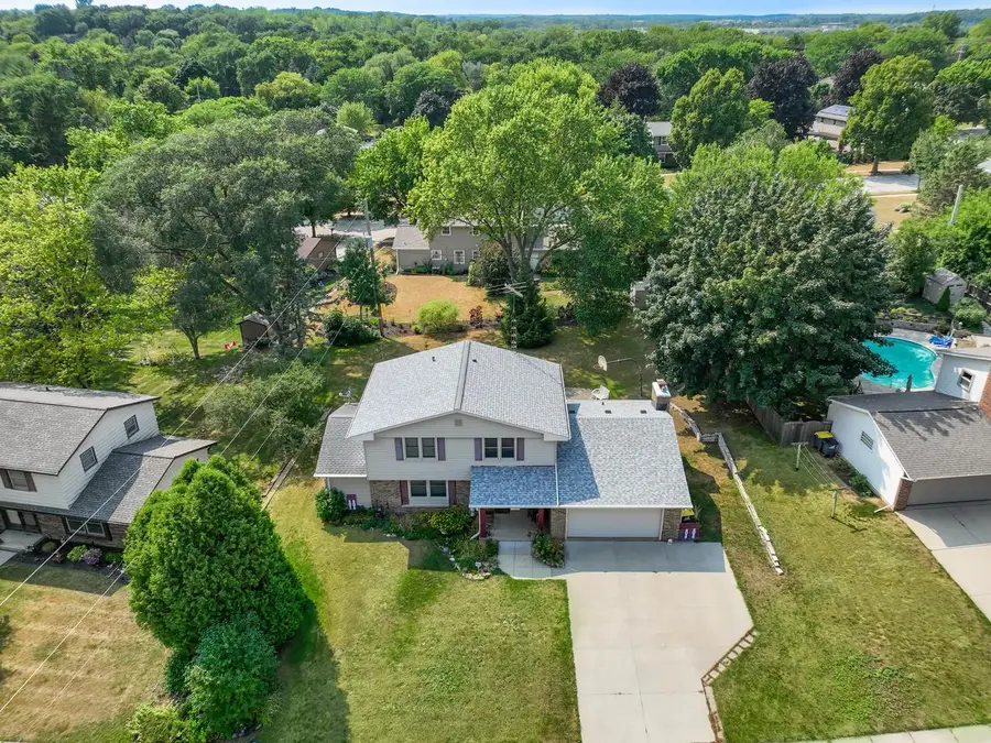 2420 Saratoga ROAD, Waukesha, WI 53186 - #2