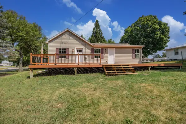 802 Beacon STREET, Palmyra, WI 53156