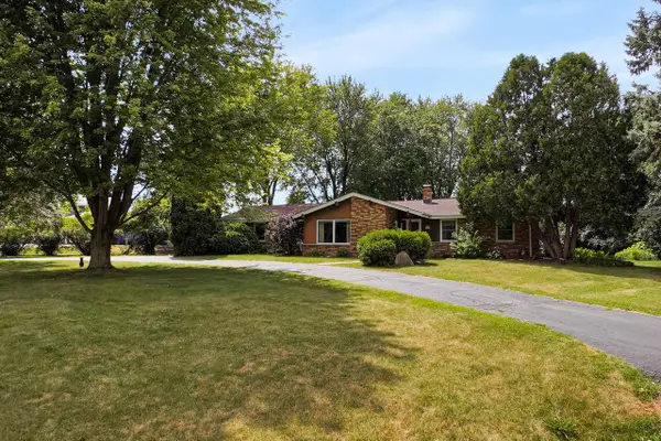 W224N5025 East View DRIVE, Sussex, WI 53089