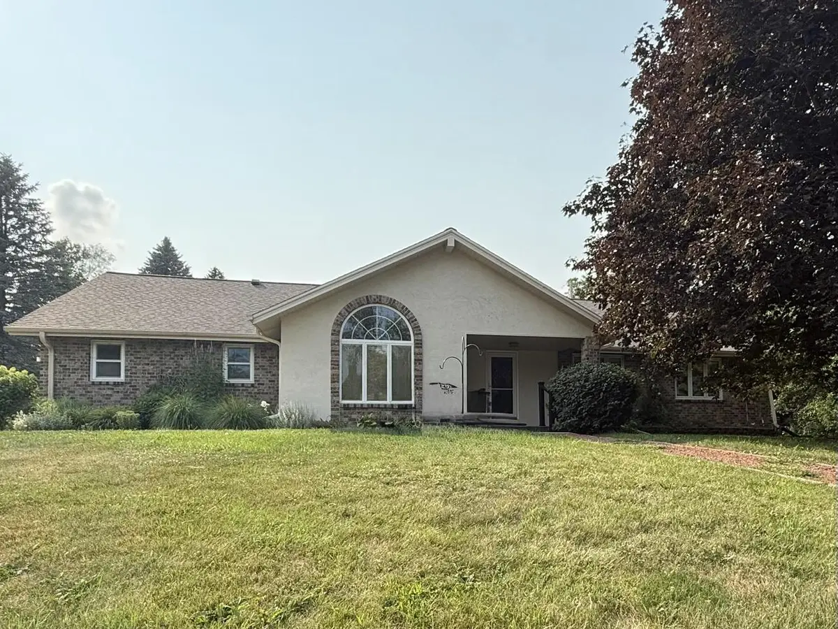 5320 W Lake DRIVE, West Bend, WI 53095 - #1