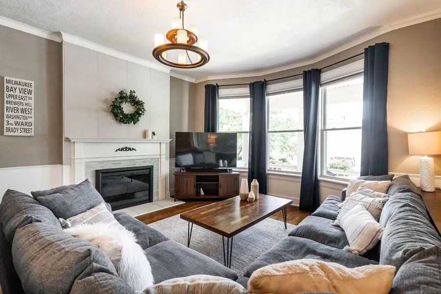 1550 E Irving PLACE, Milwaukee, WI 53202 - #2