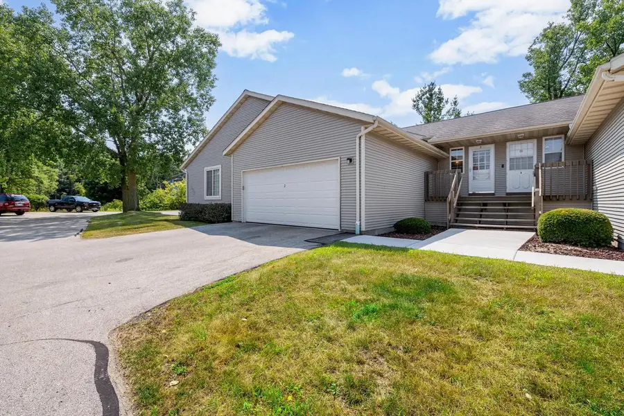 517 Slinger ROAD #J-2, Slinger, WI 53086 - #2