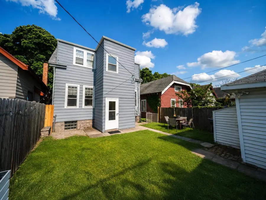 3043 N Bartlett AVENUE #3045, Milwaukee, WI 53211 - #2