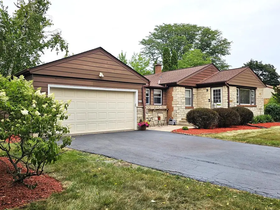 850 E Ellsworth LANE, Bayside, WI 53217 - #2