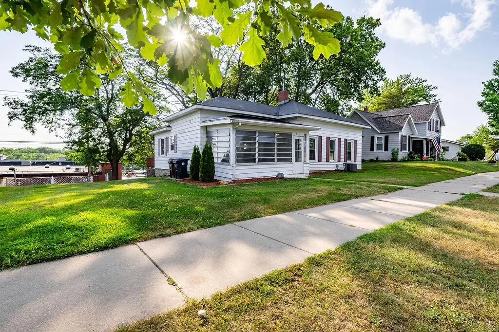 216 3rd AVENUE S, Onalaska, WI 54650 - #1