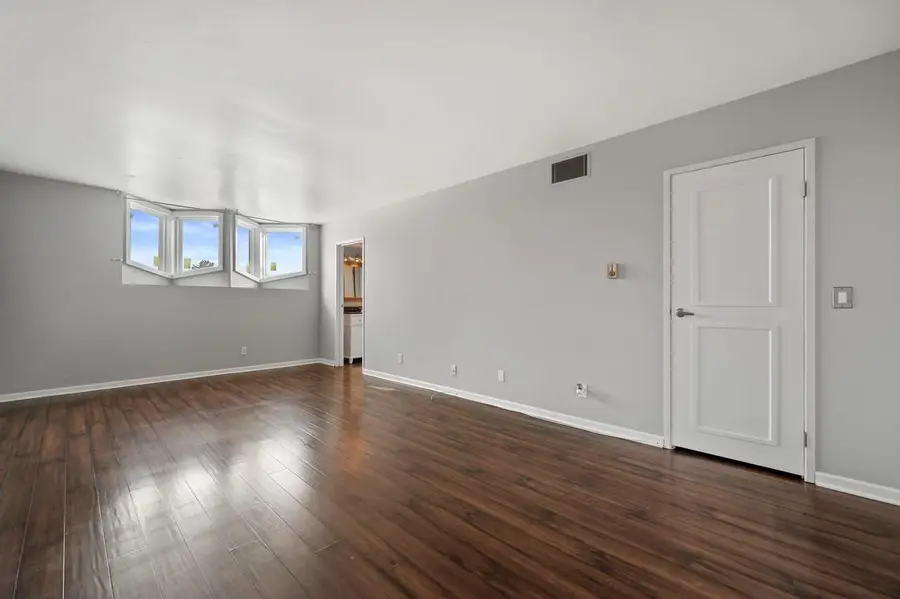 425 W Willow COURT #222, Fox Point, WI 53217 - #2