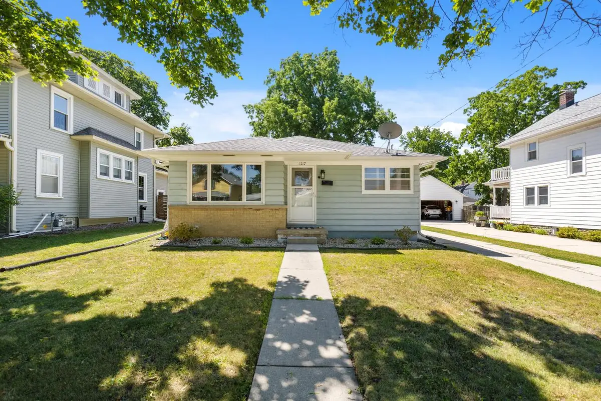 1117 Ellis STREET, Waukesha, WI 53186 - #1