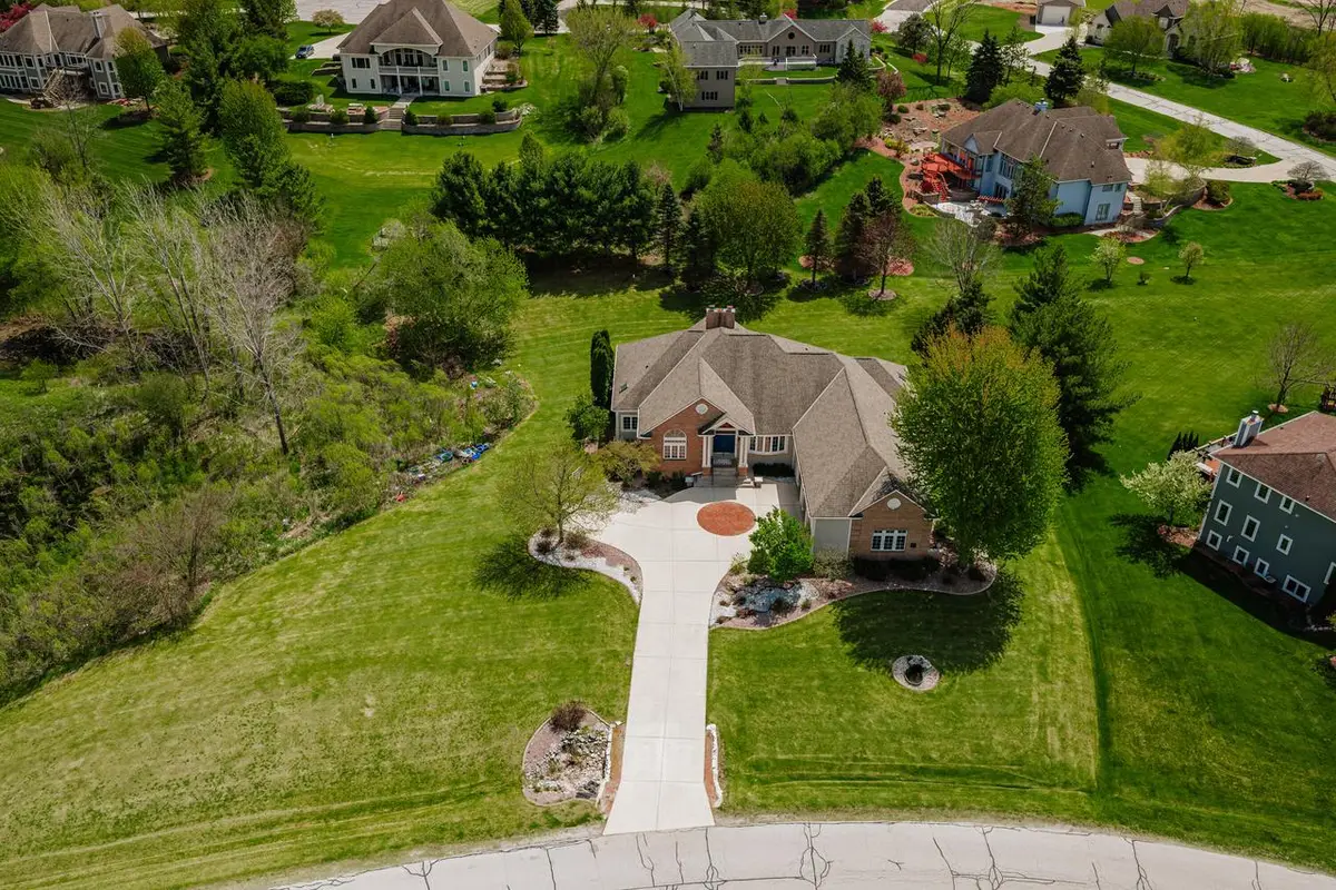 W251S5204 Poppy Fields ROAD, Waukesha, WI 53189 - #1