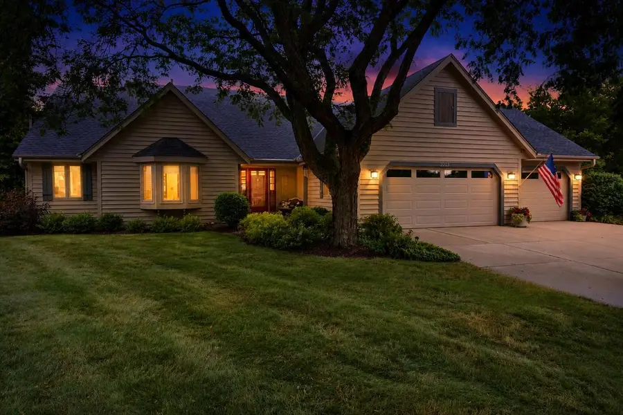 2203 Napa TRAIL, Waukesha, WI 53188 - #2