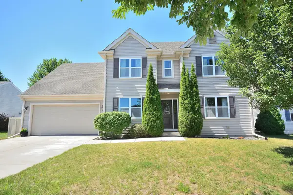 1525 Whitewater DRIVE, West Bend, WI 53095