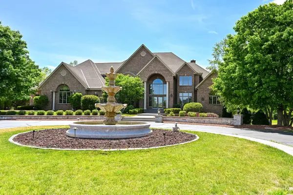 3277 N Canterbury LANE, Oconomowoc, WI 53066