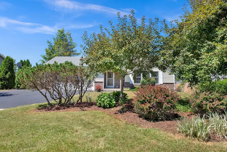 8820 W Travis LANE, Franklin, WI 53132 - #2
