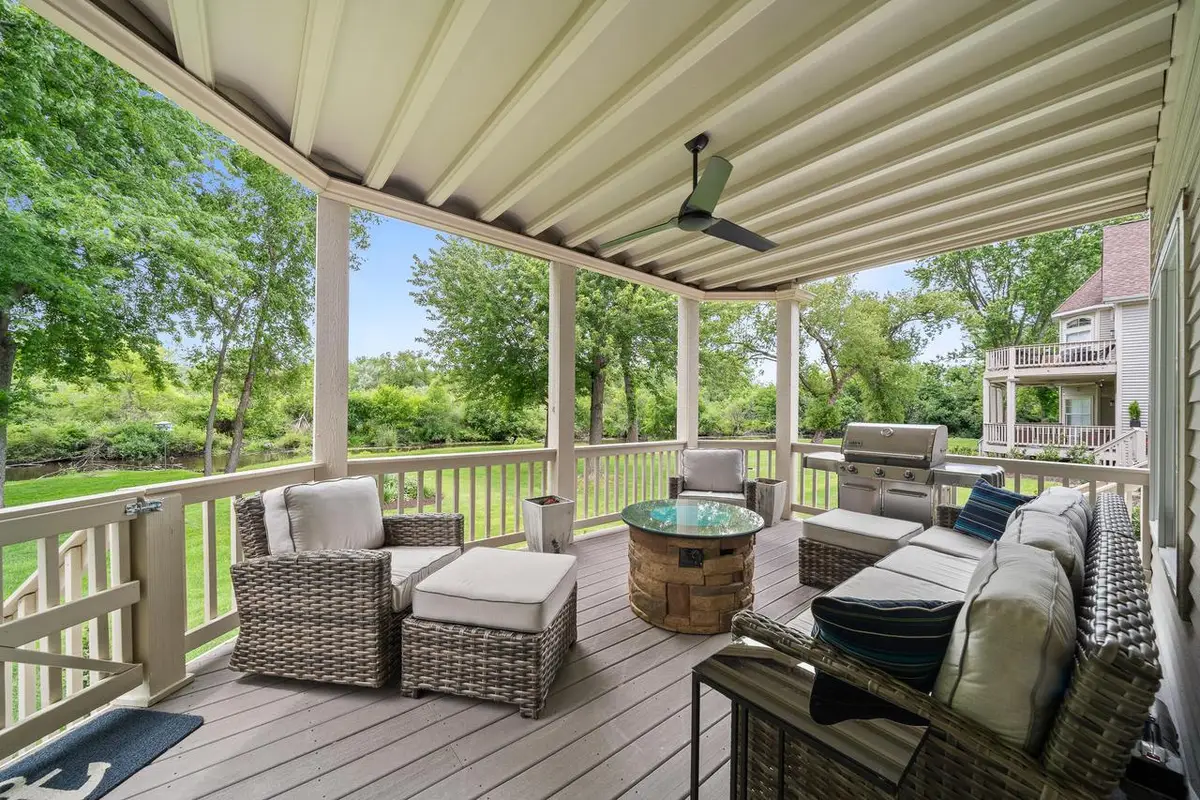 401 Abbey Ridge COURT, Fontana, WI 53125 - #1