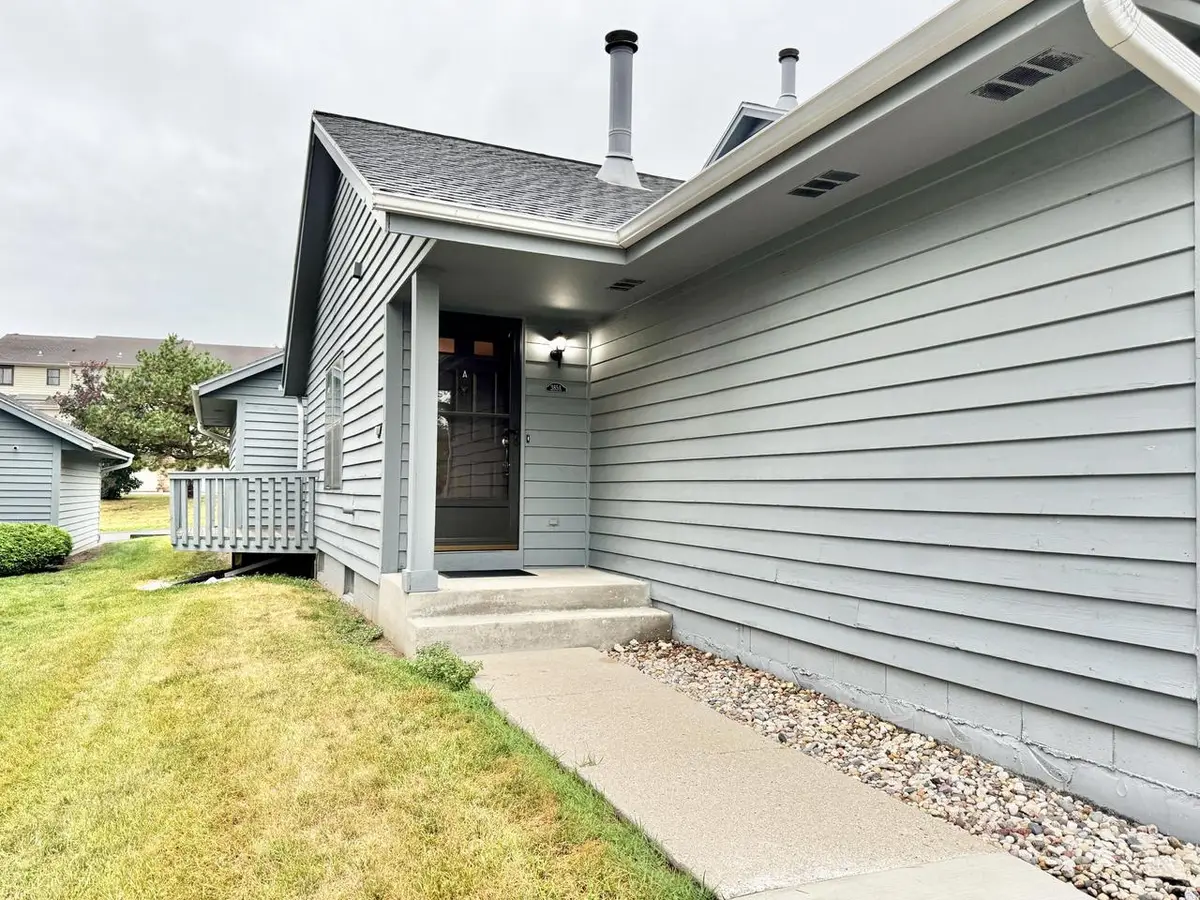 385 Lexington COURT #A, Pewaukee, WI 53072 - #1